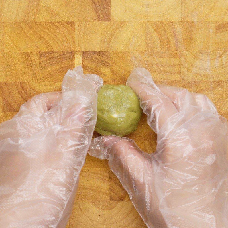 Step 2 Shape the filling and form Green Tea Cheese Mooncake using sandwich