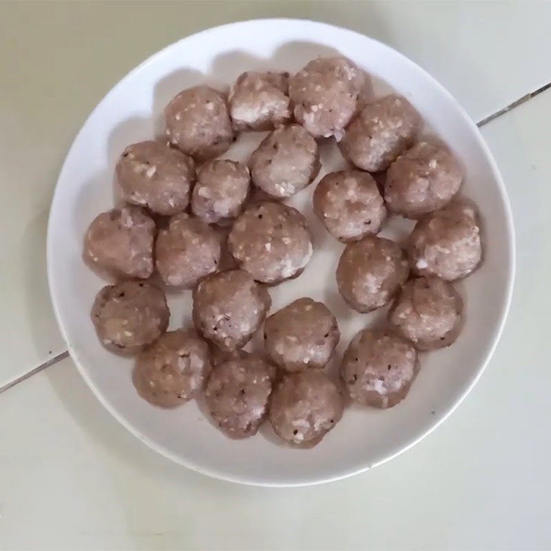 Step 4 Shaping the rambutan pork ball Fried rambutan