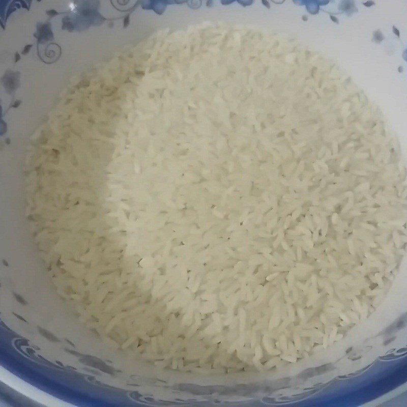 Step 1 Wash and Soak the Rice for Nghệ An Rice Cake