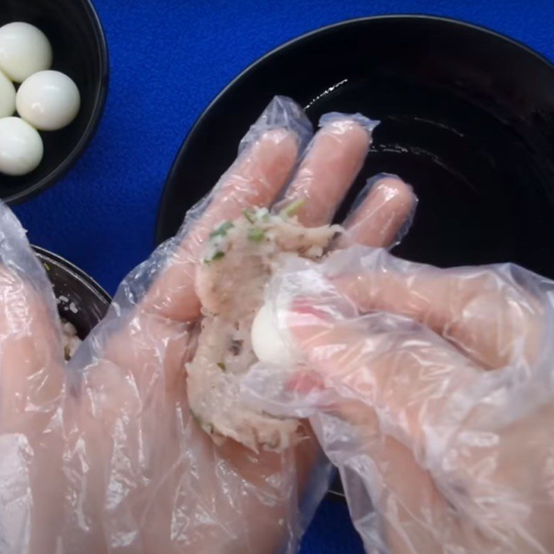 Step 4 Shape the fish cakes Fried fish cake wrapped in quail eggs