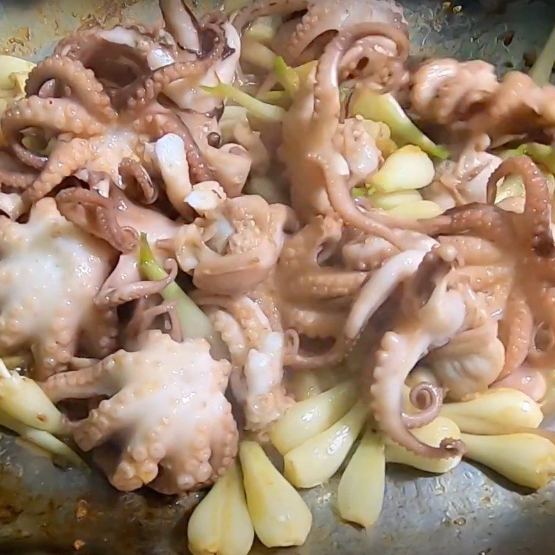 Step 3 Stir-fry the octopus and shallots Stir-fried octopus with shallots