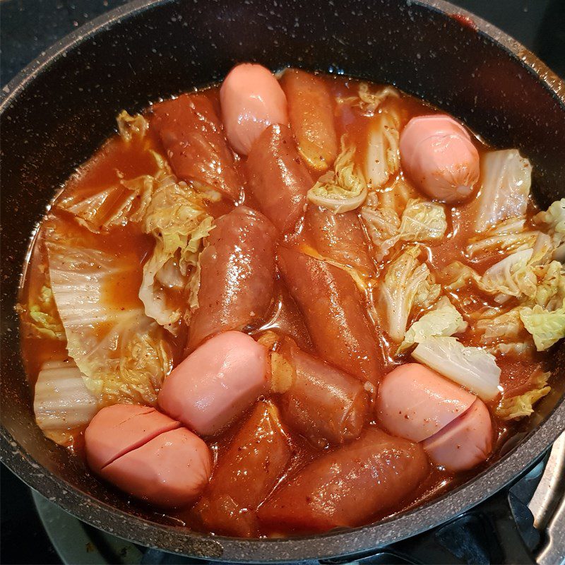 Step 4 Stir-fried rice cakes with spicy sauce Spicy cheese rice cakes from brown rice paper