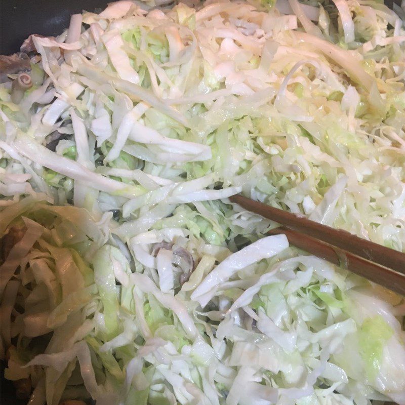 Step 3 Stir-fried cabbage Sweet and sour stir-fried cabbage