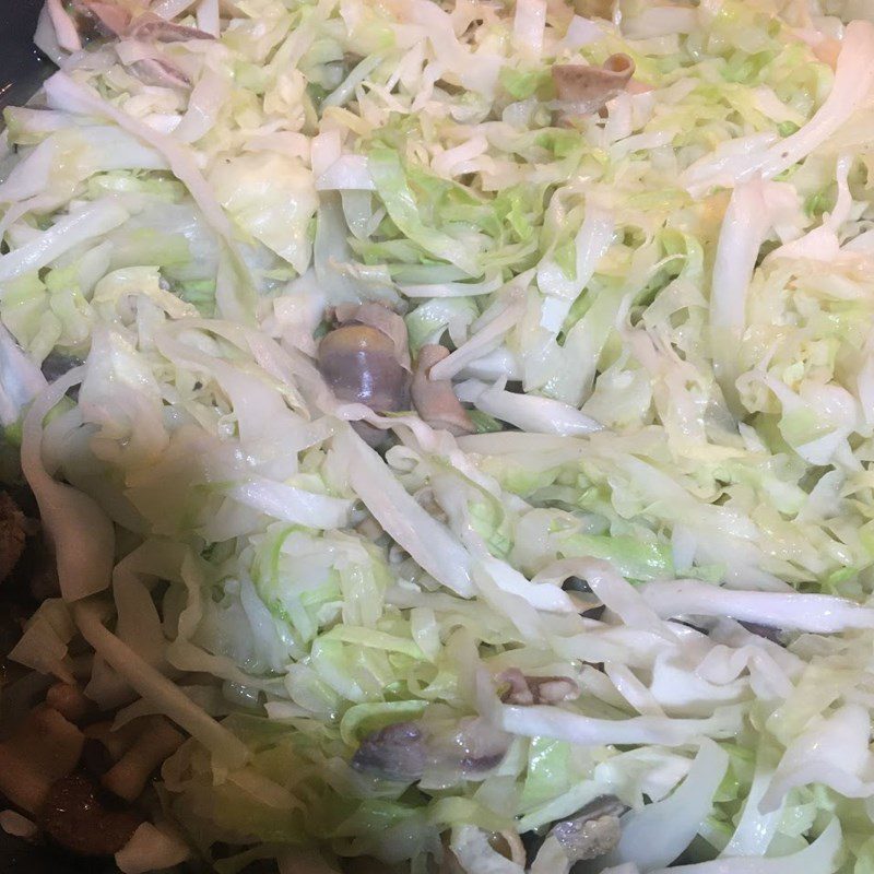 Step 3 Stir-fried cabbage Sweet and sour stir-fried cabbage