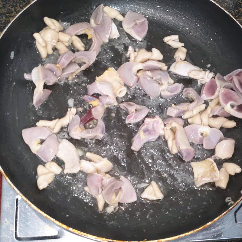 Step 3 Stir-fried gourd Stir-fried gourd with chicken gizzards