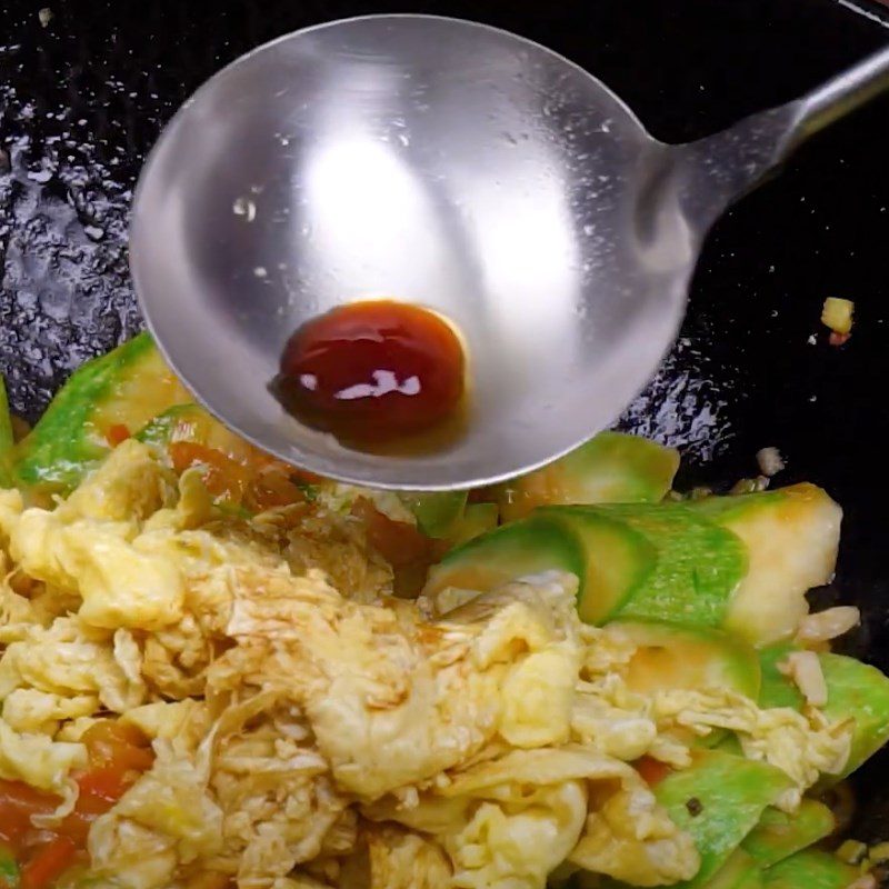 Step 3 Stir-frying zucchini with eggs