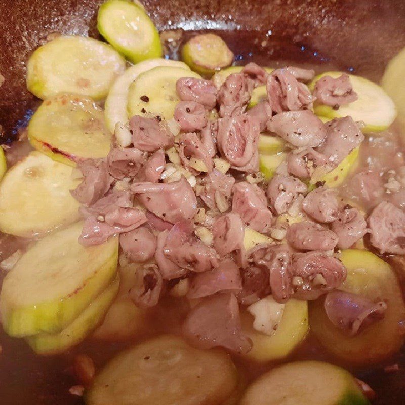 Step 3 Stir-fried zucchini and chicken heart Zucchini stir-fried chicken heart