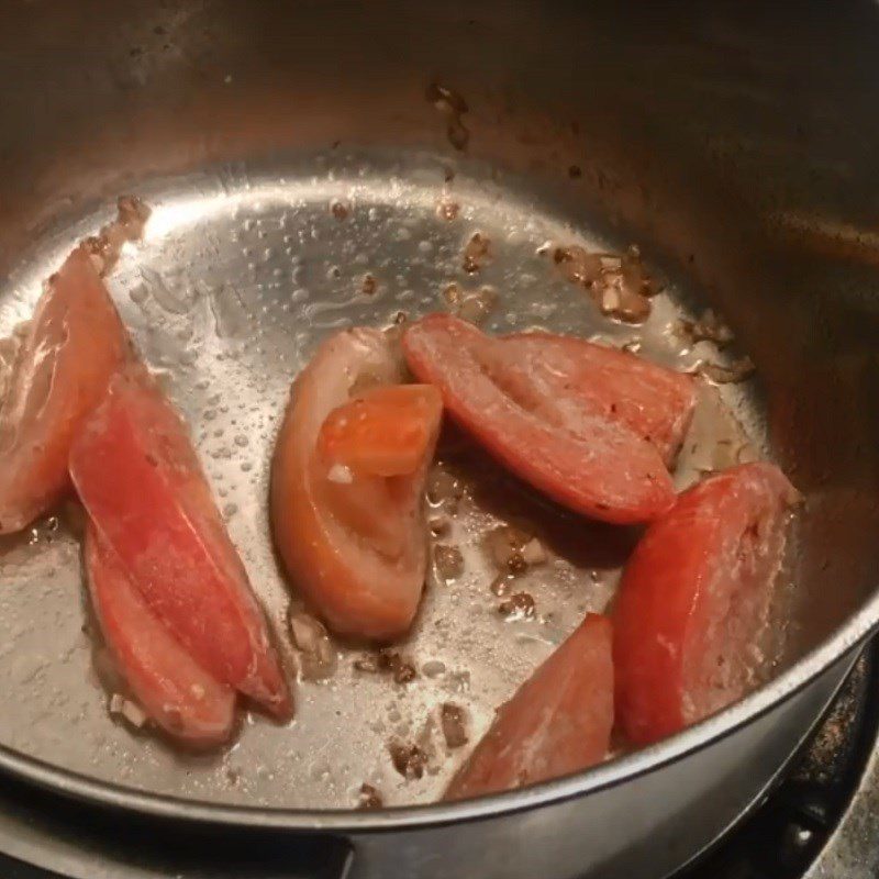 Step 2 Sauté the tomatoes for Sour Pinkish Fish Soup