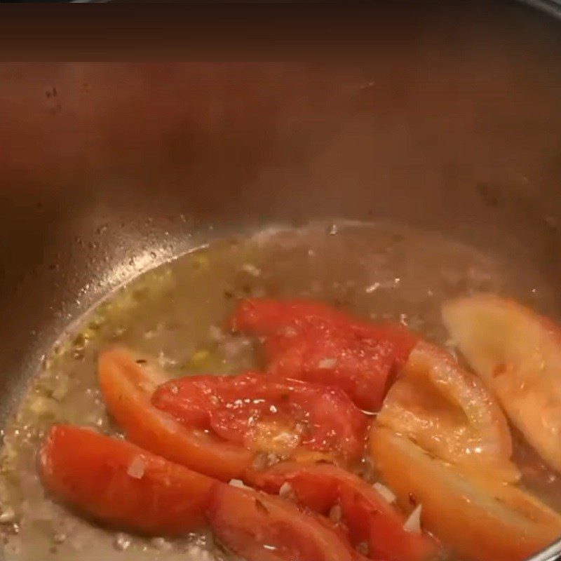 Step 2 Stir-fried tomatoes with red tilapia soup