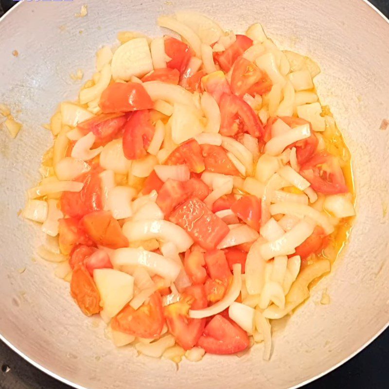 Step 3 Stir-fried tomatoes and onions Stir-fried onions with tomatoes