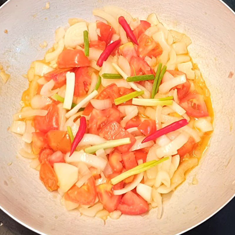 Step 3 Stir-fried tomatoes and onions Stir-fried onions with tomatoes