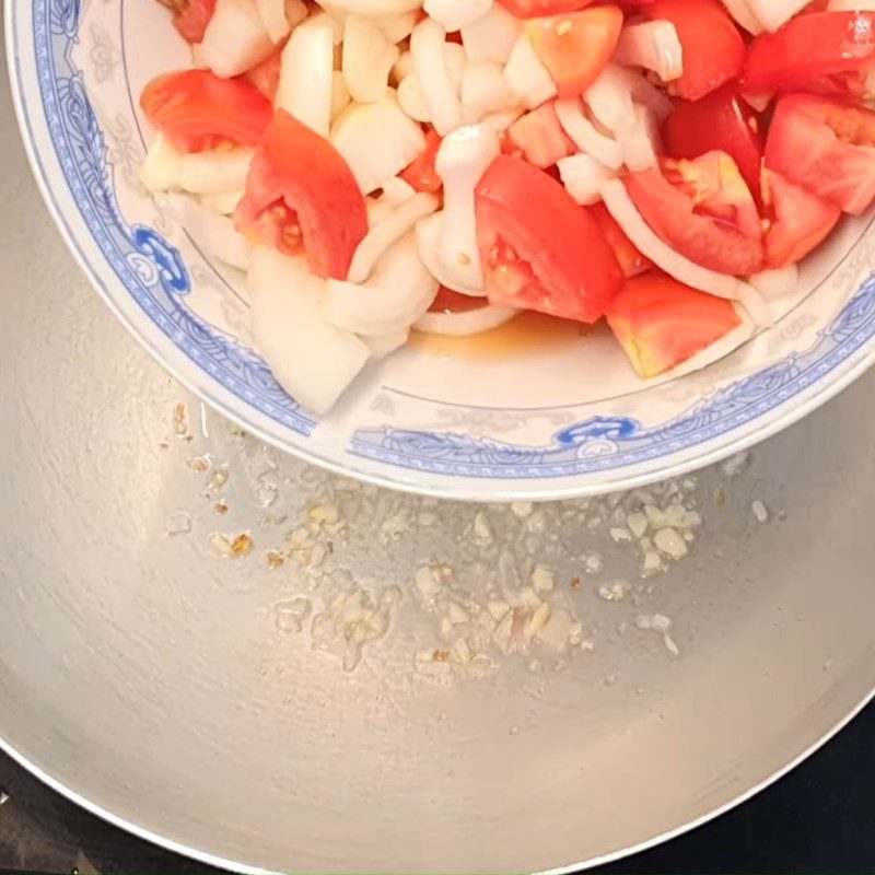 Step 3 Stir-fried tomatoes and onions Stir-fried onions with tomatoes