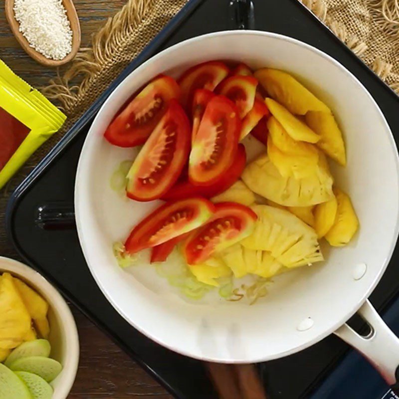 Step 3 Sauté tomatoes and pineapple Sour bitter melon soup with vegetarian dọc mùng