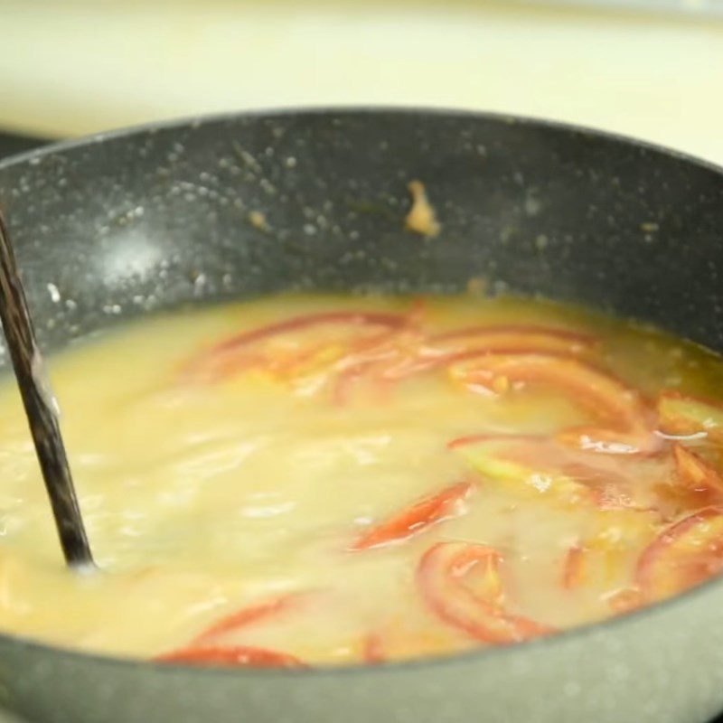 Step 7 Stir-fried tomatoes with fermented rice Sour shrimp crab soup