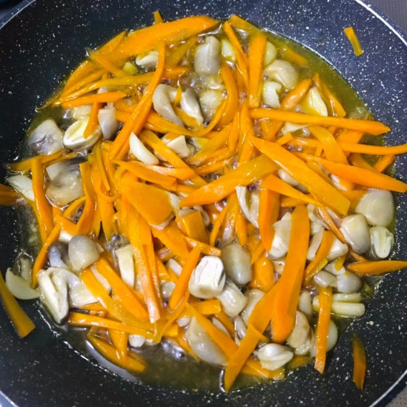 Step 2 Stir-fry carrot and mushroom Stir-fried cabbage with carrot