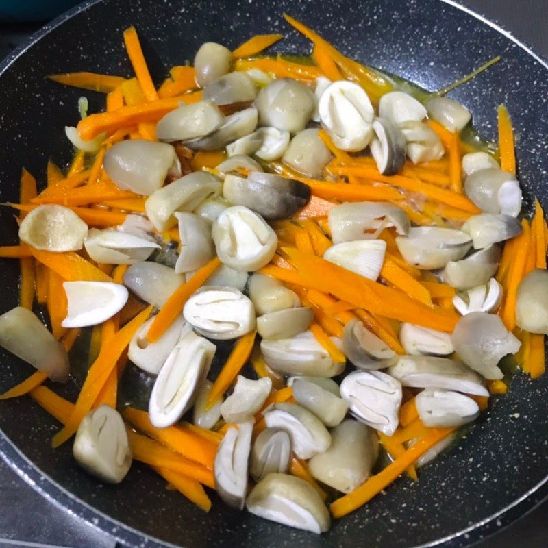 Step 2 Stir-fry carrot and mushroom Stir-fried cabbage with carrot