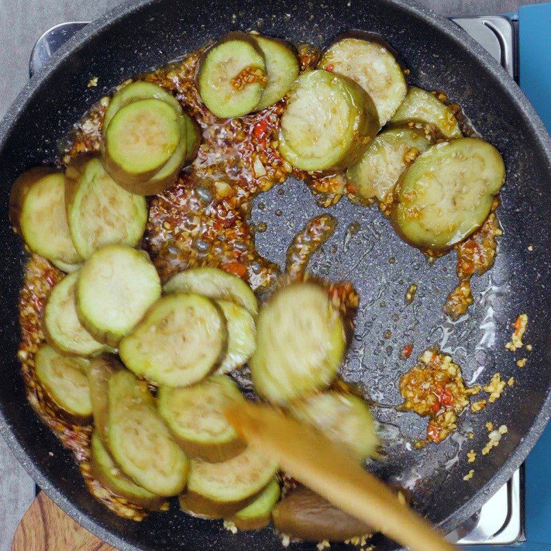 Step 3 Stir-fried Eggplant Eggplant stir-fried with garlic and chili