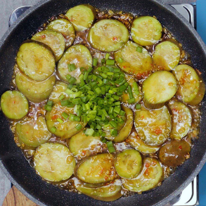 Step 3 Stir-fried Eggplant Eggplant stir-fried with garlic and chili