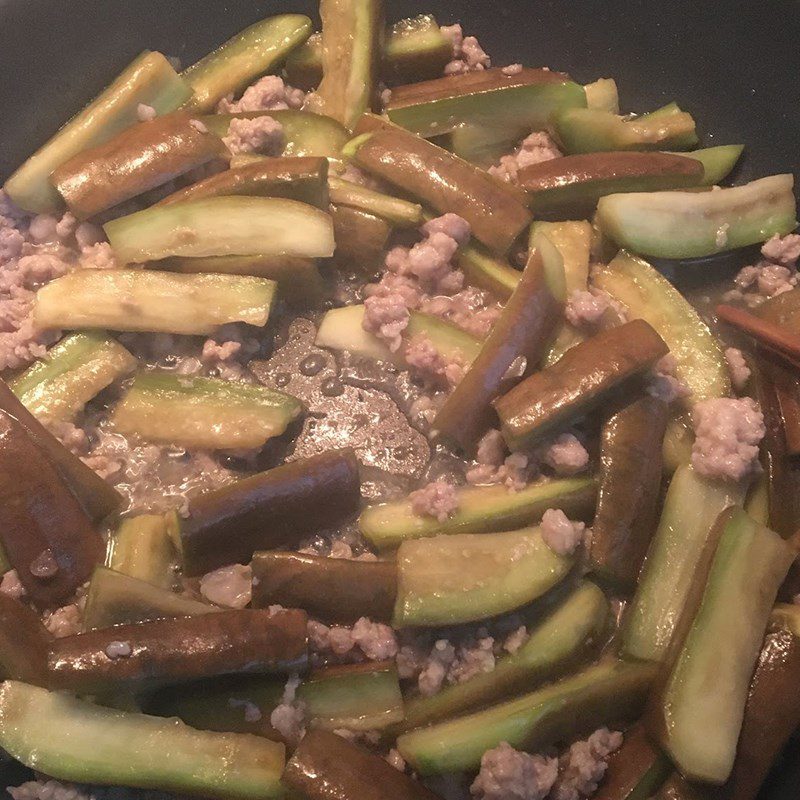 Step 3 Stir-fry eggplant with minced meat Stir-fried eggplant with minced meat