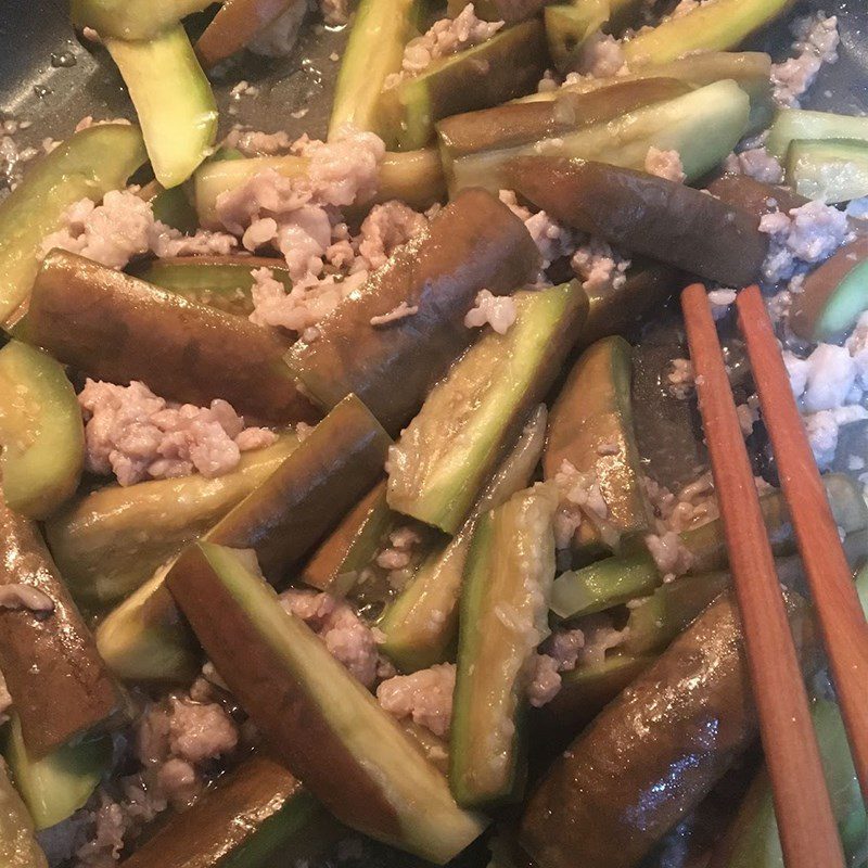 Step 3 Stir-fry eggplant with minced meat Stir-fried eggplant with minced meat