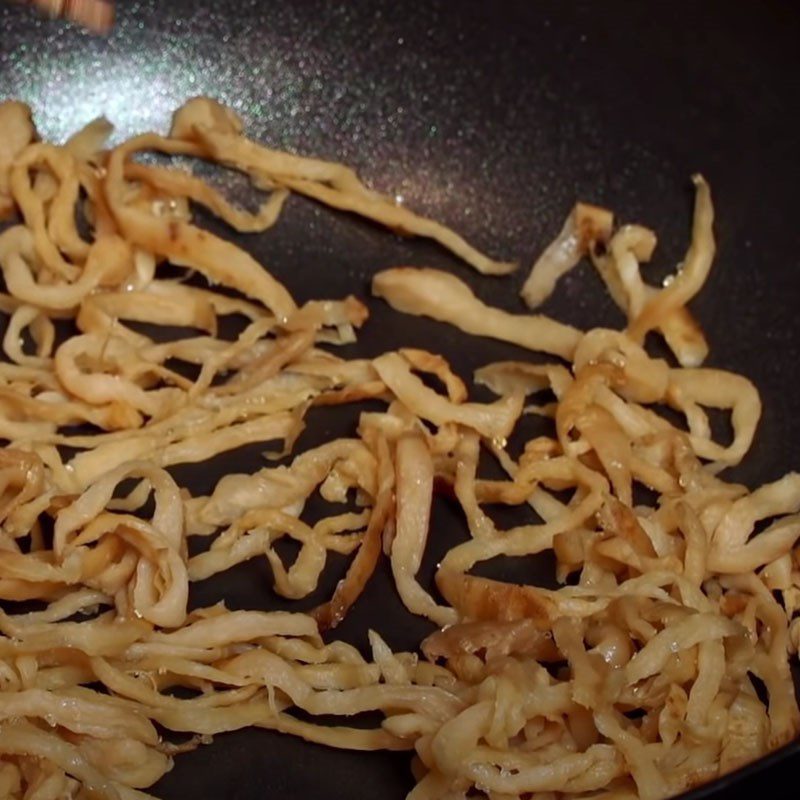 Step 2 Stir-fry the ingredients Vegetarian rice noodle