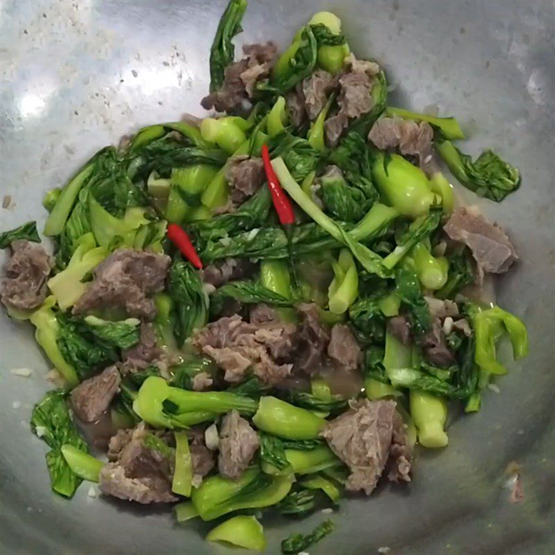 Step 4 Stir-frying the ingredients Stir-fried bok choy with beef