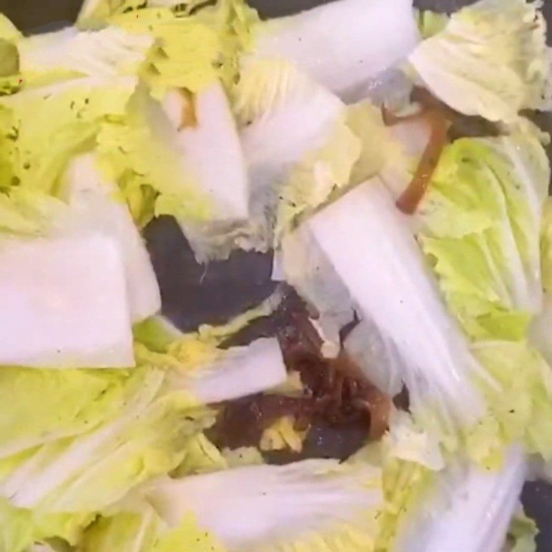 Step 3 Stir-fried napa cabbage with wood ear mushrooms Stir-fried napa cabbage with wood ear mushrooms