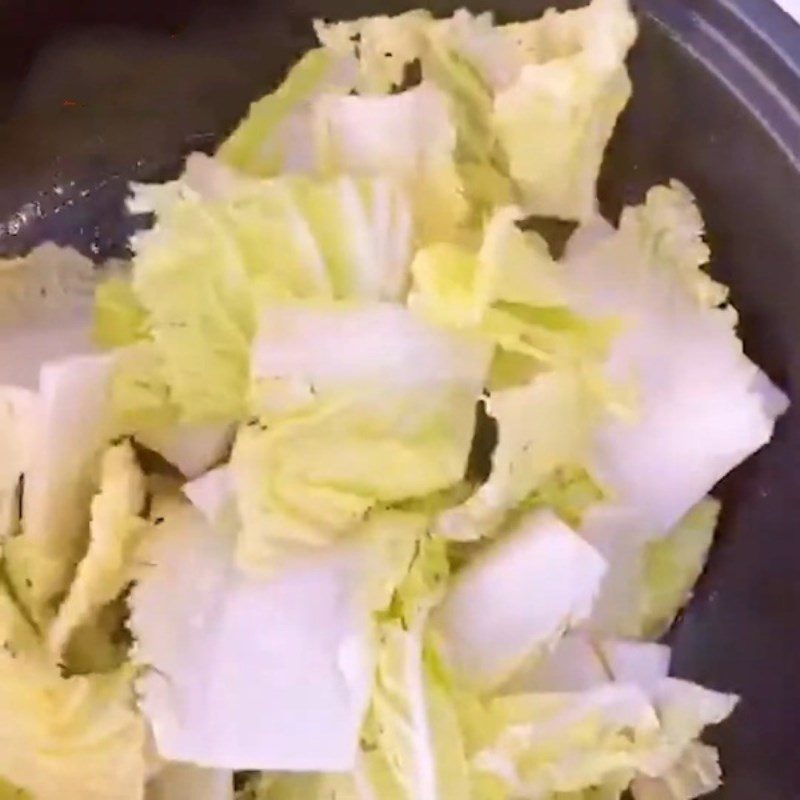 Step 3 Stir-fried napa cabbage with wood ear mushrooms Stir-fried napa cabbage with wood ear mushrooms