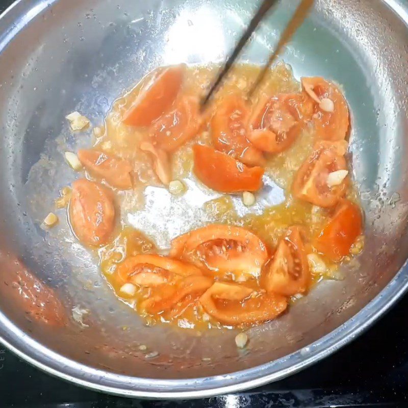 Step 2 Stir-fry the celery and tomatoes for Stir-fried Noodles with Celery and Tomatoes