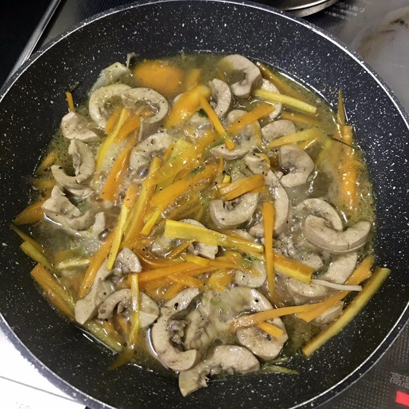 Step 2 Stir-fry kidney Pork kidney stir-fried with chives and bean sprouts