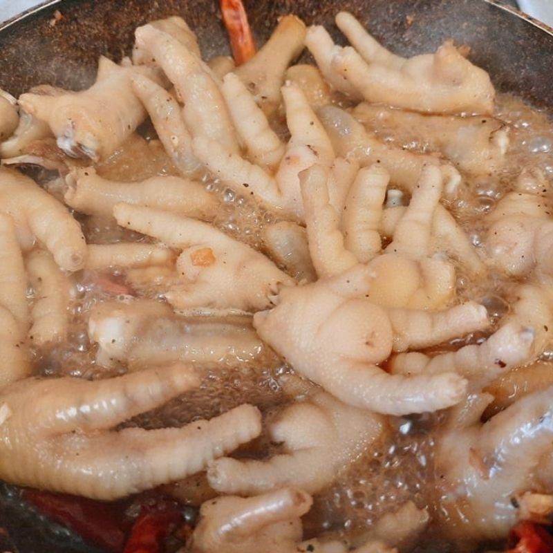 Step 3 Stir-fried chicken feet Spicy stir-fried chicken feet