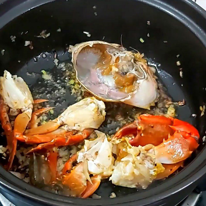 Step 3 Sauté Crab Seafood Crab Soup with Bottle Gourd