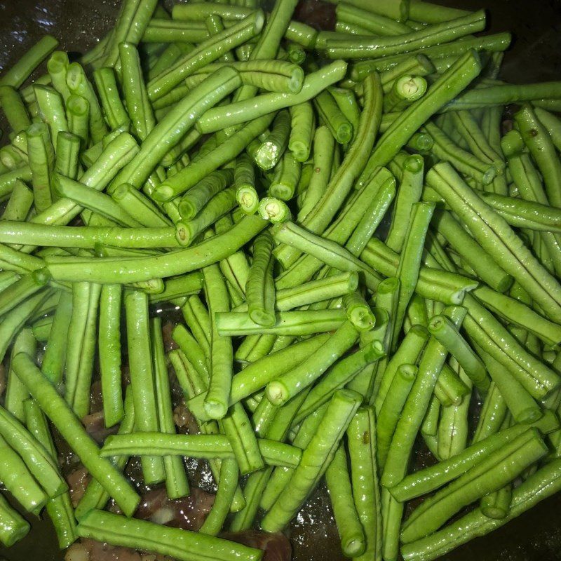 Step 3 Stir-fry green beans with beef Stir-fried green beans with beef