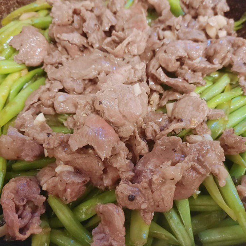 Step 3 Stir-fried Beans and Beef Brisket Beef brisket stir-fried with green beans