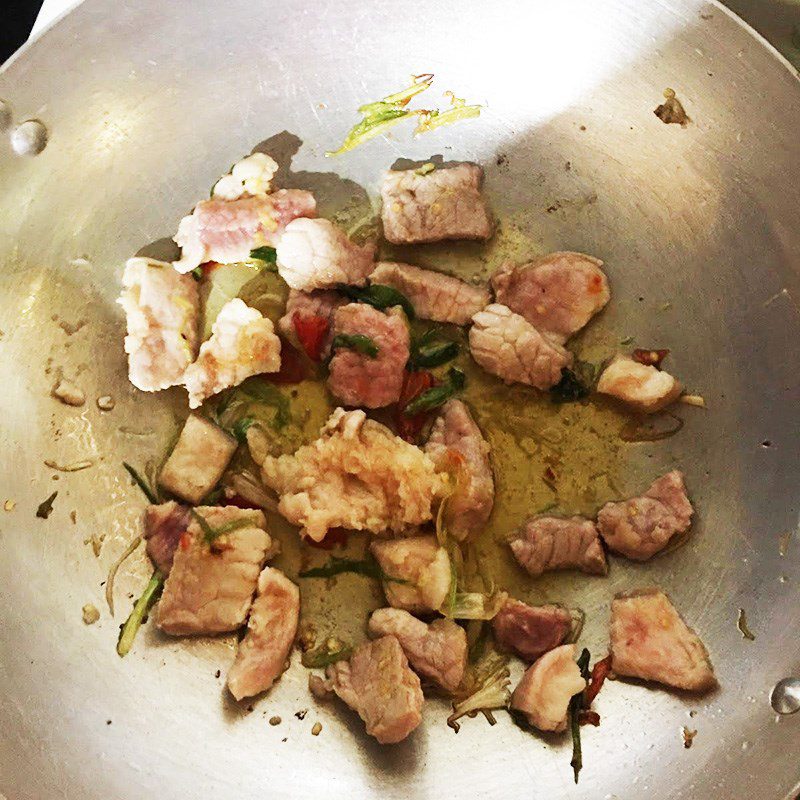 Step 3 Stir-fried mung bean with meat Stir-fried mung bean with pork