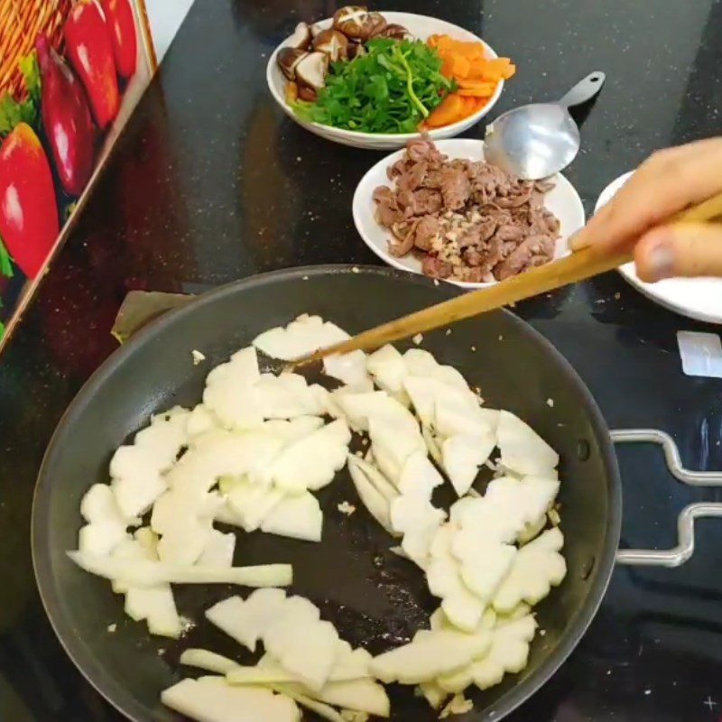 Step 4 Stir-fry papaya Papaya stir-fried beef