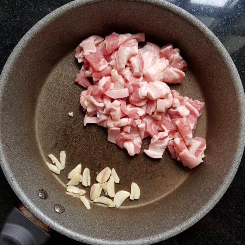 Step 2 Stir-fry pickled vegetables with meat Pickled mustard greens (pickled vegetables) stir-fried with pork belly