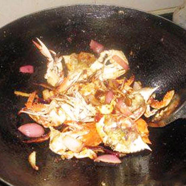 Step 3 Stir-fry crab Spicy crab stir-fry