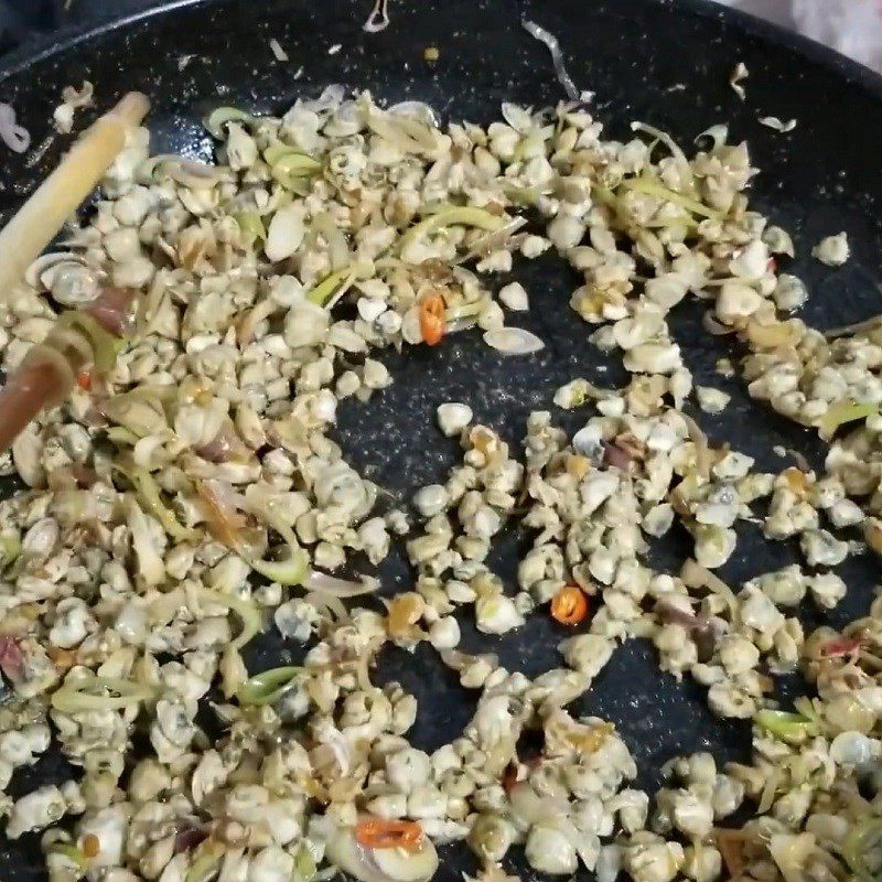 Step 2 Stir-fry the clams Stir-fried Clams with Satay