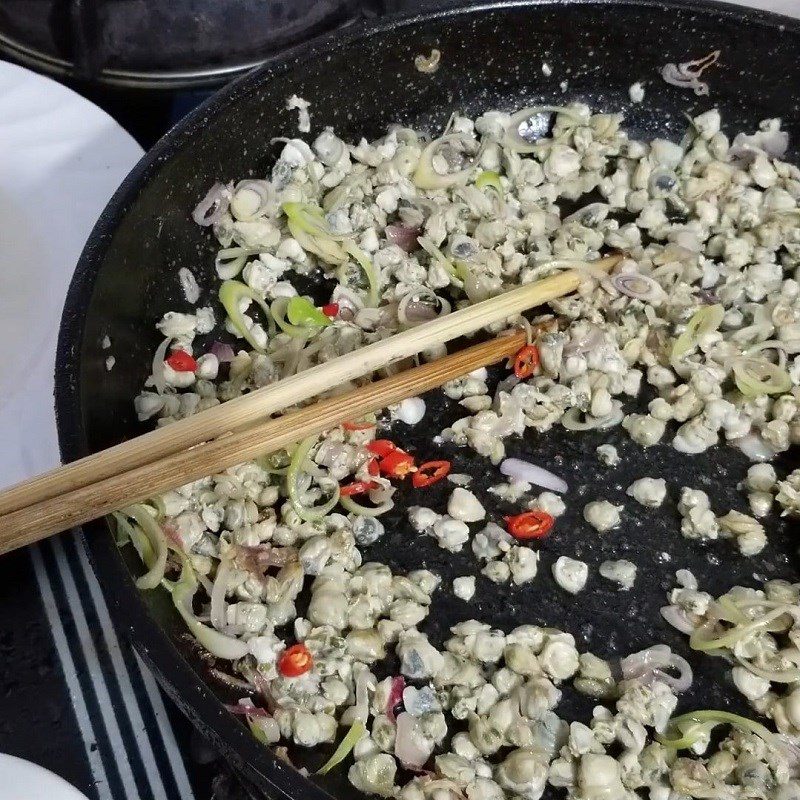 Step 2 Stir-fry the clams Stir-fried Clams with Satay