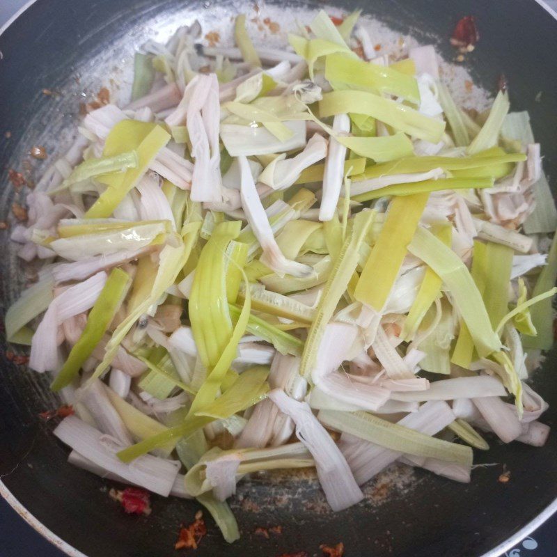 Step 4 Stir-fried banana flowers with pork