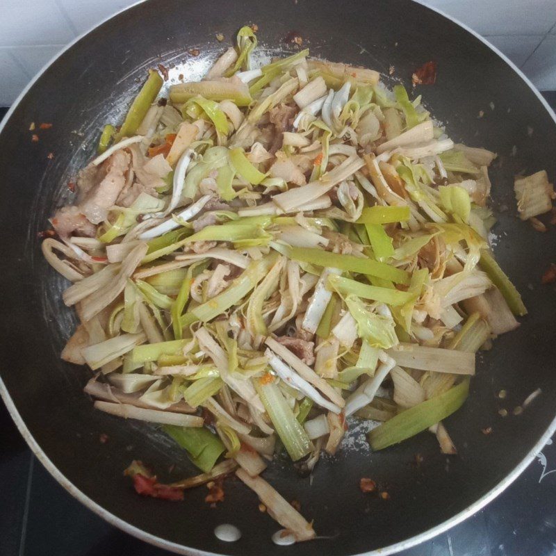 Step 4 Stir-fried banana flowers with pork