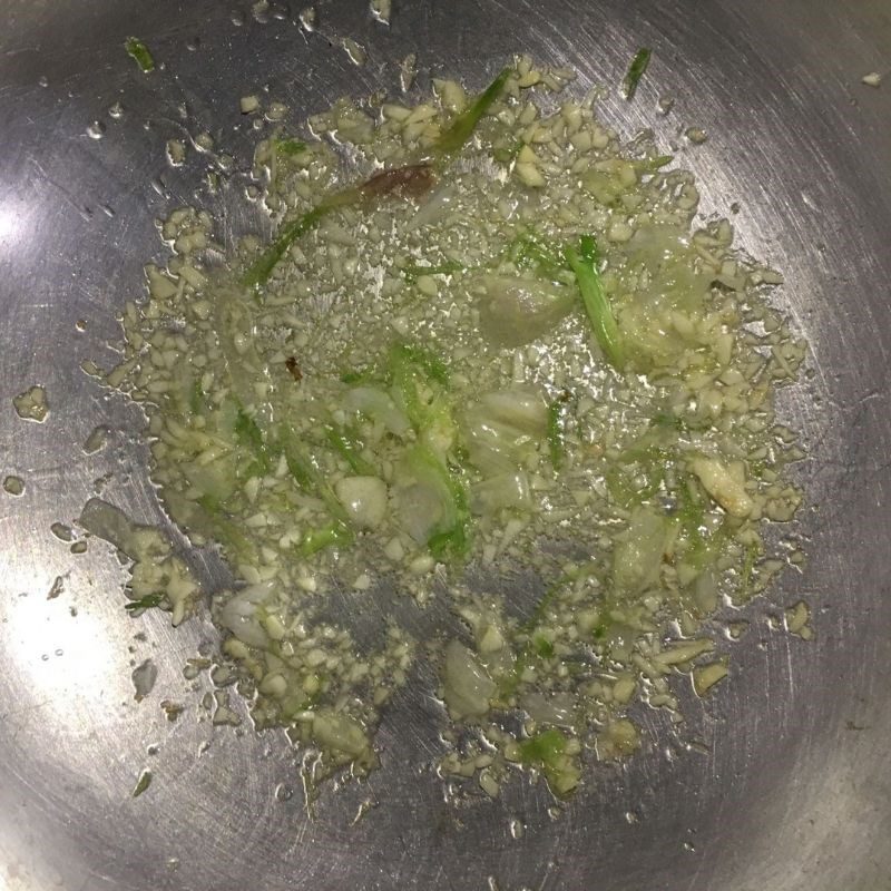 Step 2 Stir-fry the mixture for Stir-fried Okra with Vegetarian Mushrooms