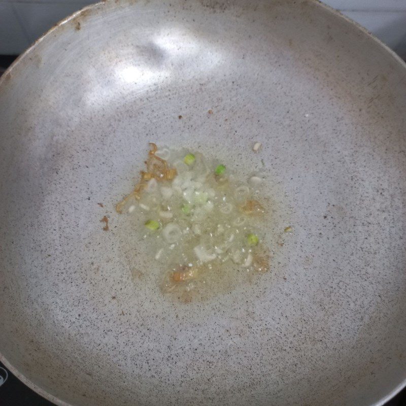 Step 2 Stir-fry the mixture for Stir-fried Napa cabbage with king oyster mushrooms