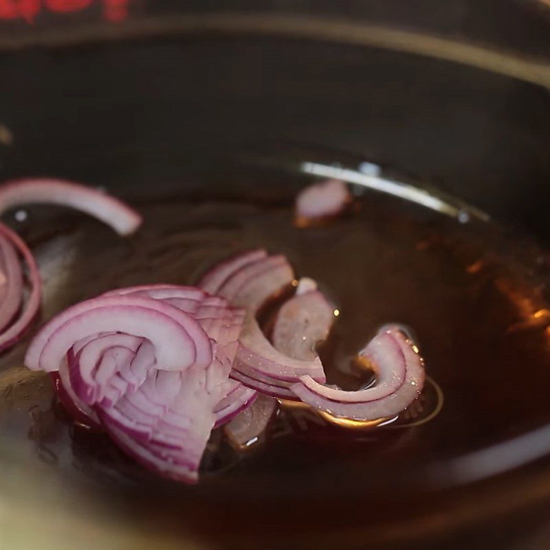 Step 3 Stir-fry chicken intestines Chicken intestine noodle