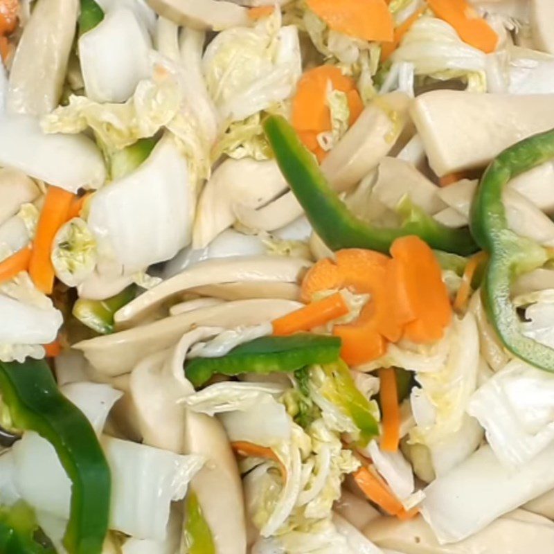 Step 3 Stir-fry cabbage with mushrooms Stir-fried cabbage with chicken thigh mushrooms