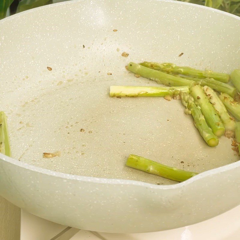 Step 3 Stir-fried asparagus Salmon with orange sauce