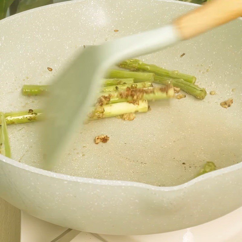 Step 3 Stir-fried asparagus Salmon with orange sauce