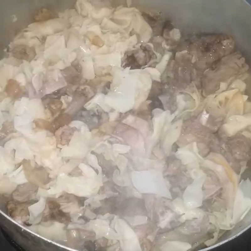 Step 4 Stir-fried bamboo shoots and duck Sour bamboo shoot soup with duck