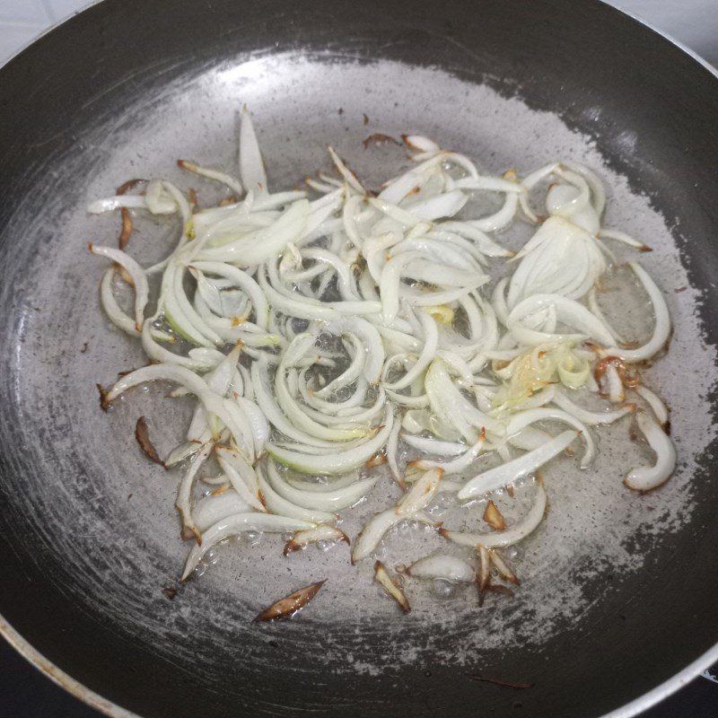 Step 3 Stir-fried noodles Stir-fried instant noodles with eggs and cabbage